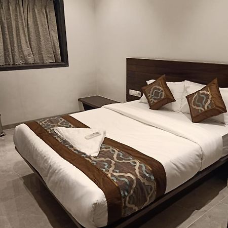 Hotel Flora Suites - Fort มุมไบ ภายนอก รูปภาพ
