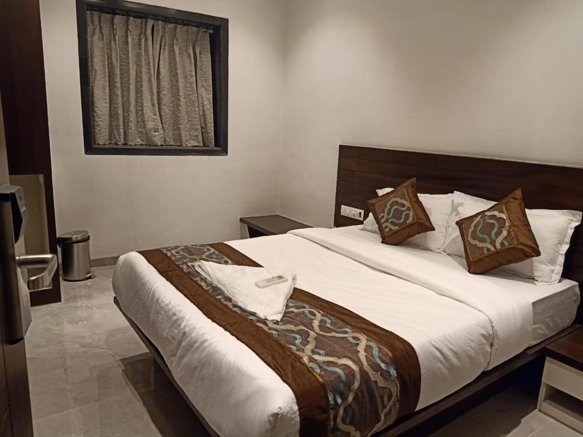 Hotel Flora Suites - Fort มุมไบ ภายนอก รูปภาพ