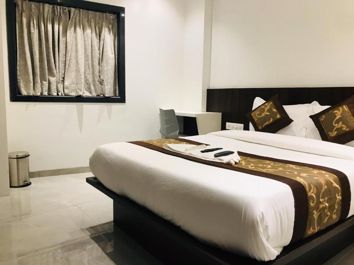 Hotel Flora Suites - Fort มุมไบ ภายนอก รูปภาพ
