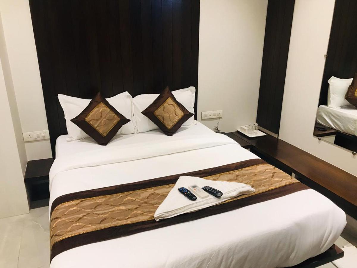 Hotel Flora Suites - Fort มุมไบ ภายนอก รูปภาพ