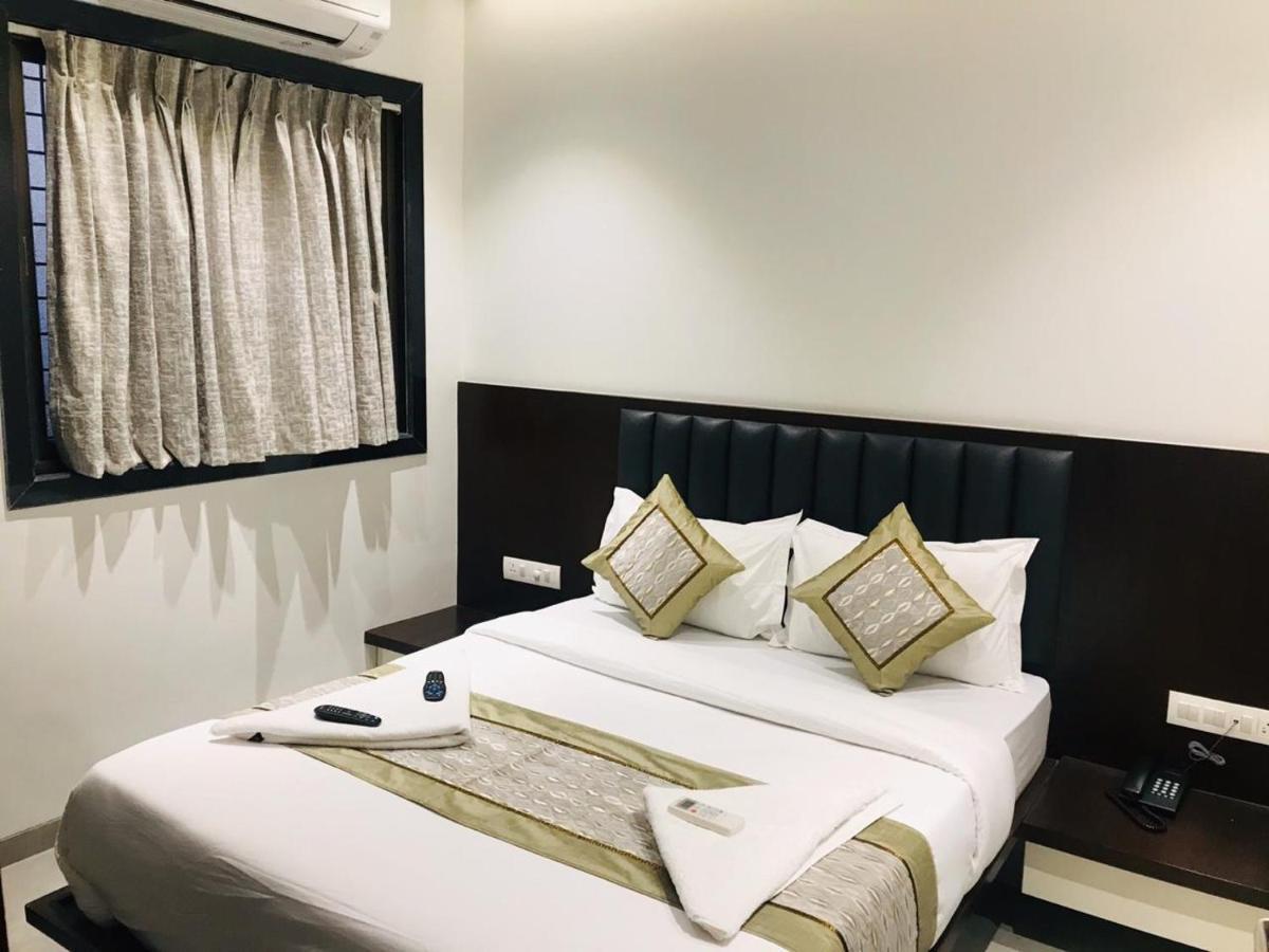 Hotel Flora Suites - Fort มุมไบ ภายนอก รูปภาพ