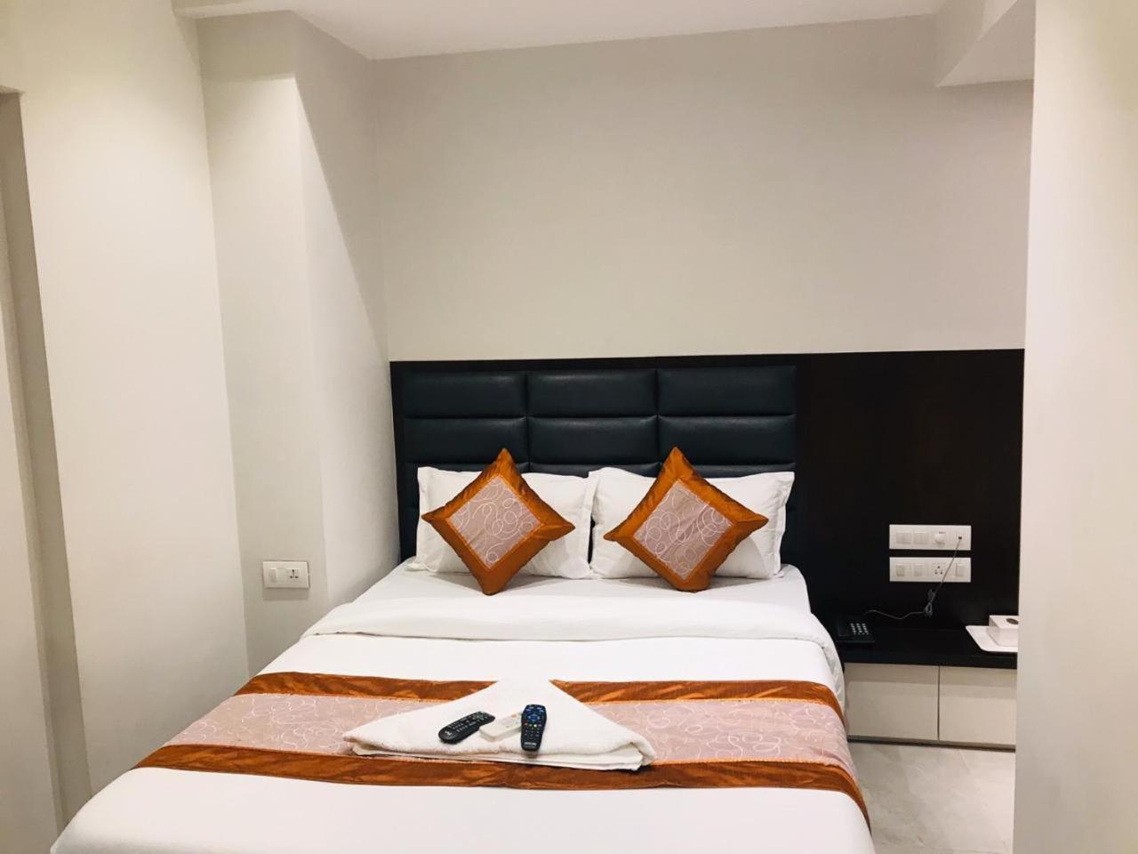 Hotel Flora Suites - Fort มุมไบ ภายนอก รูปภาพ