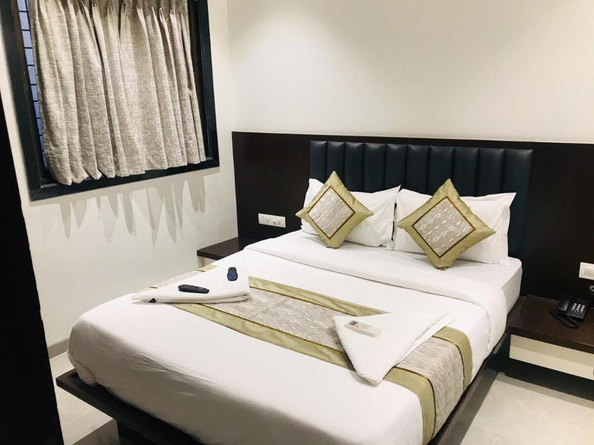 Hotel Flora Suites - Fort มุมไบ ภายนอก รูปภาพ
